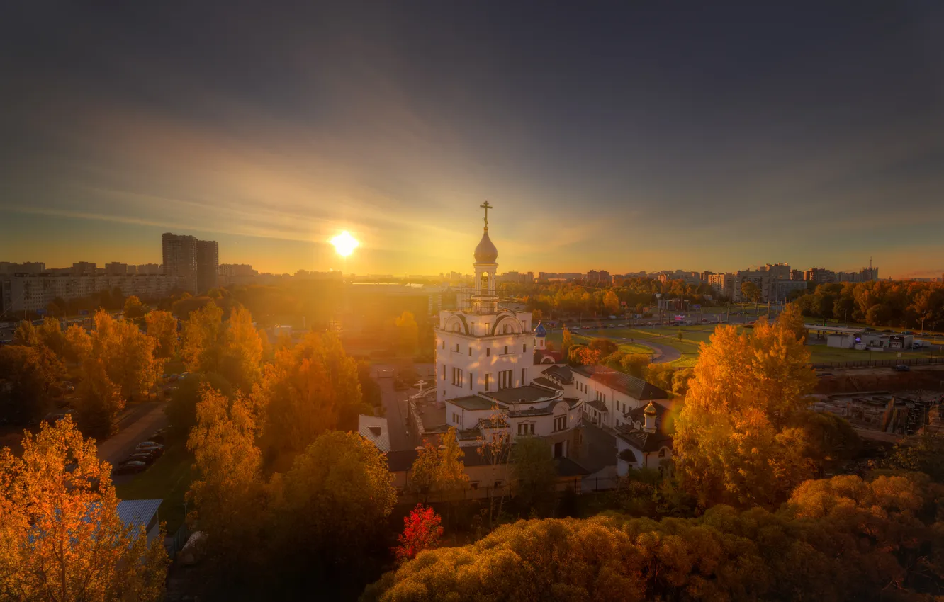 Фото обои осень, небо, солнце, лучи, деревья, вид, Санкт-Петербург, церковь