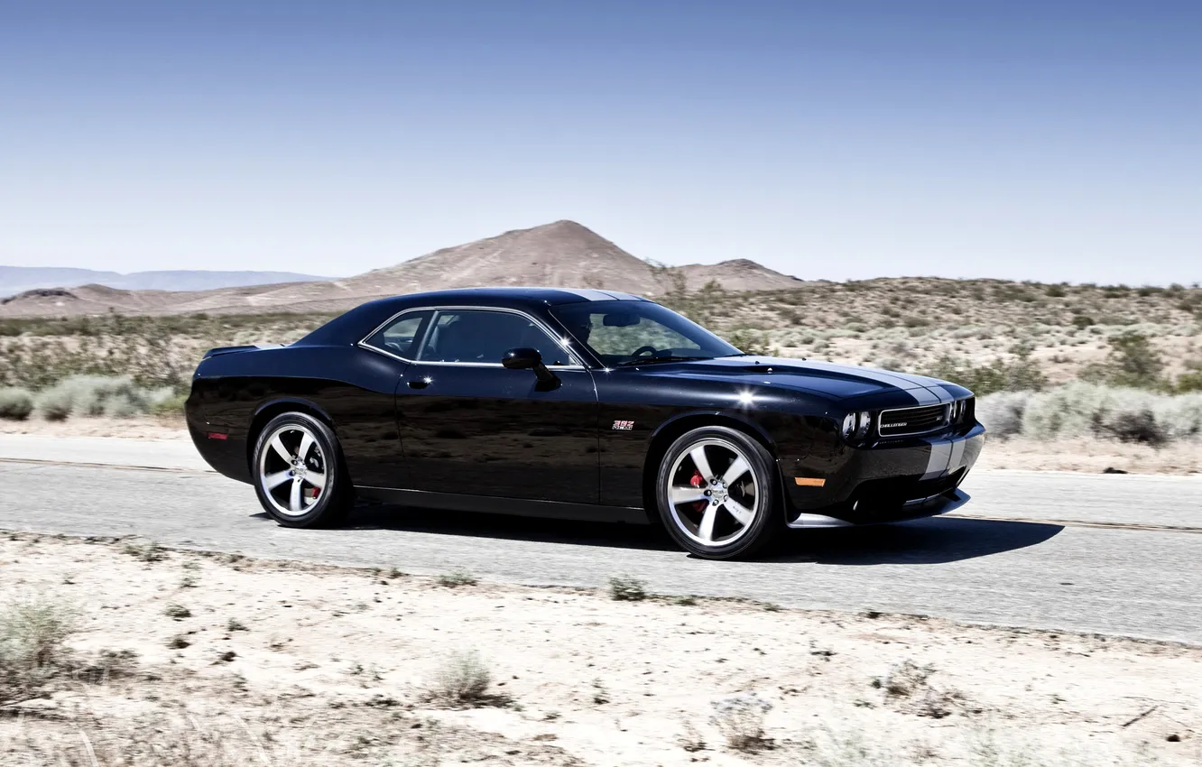 Фото обои чёрный, пустыня, скорость, Dodge, SRT8, Challenger, black, 392