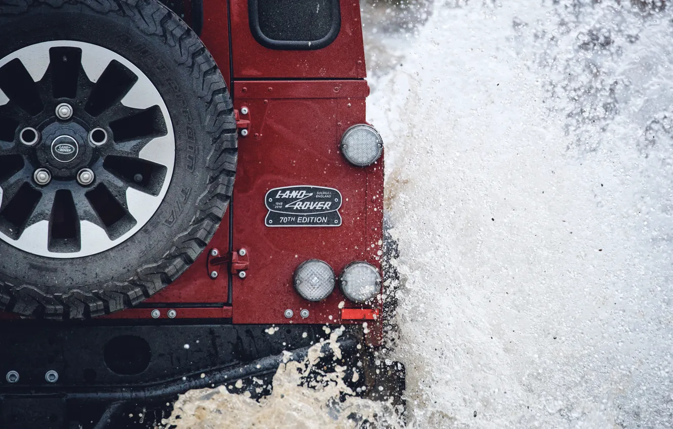Фото обои вода, брызги, красный, внедорожник, сзади, Land Rover, 2018, Defender