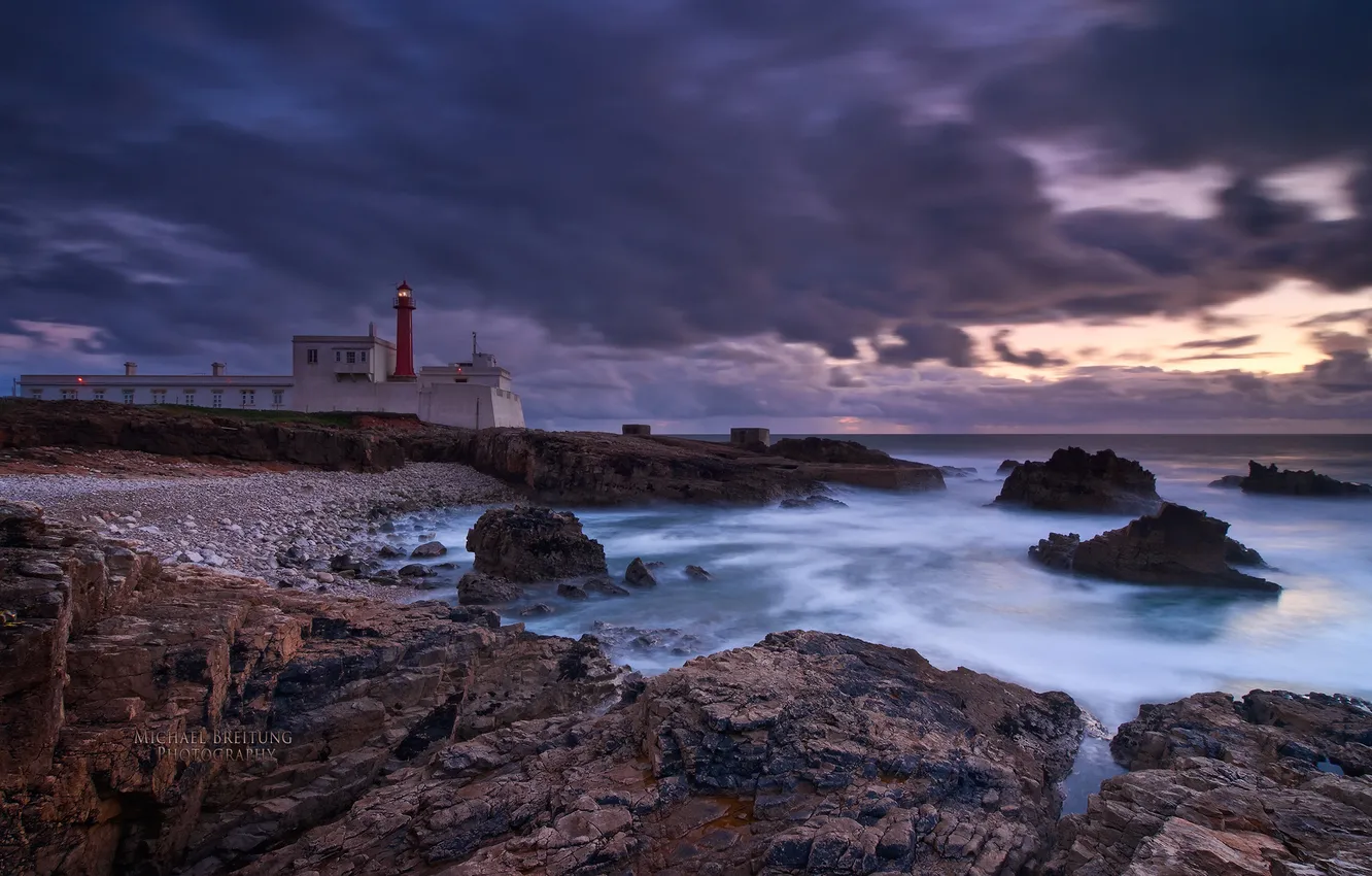Фото обои море, берег, маяк, вечер, Португалия, Michael Breitung