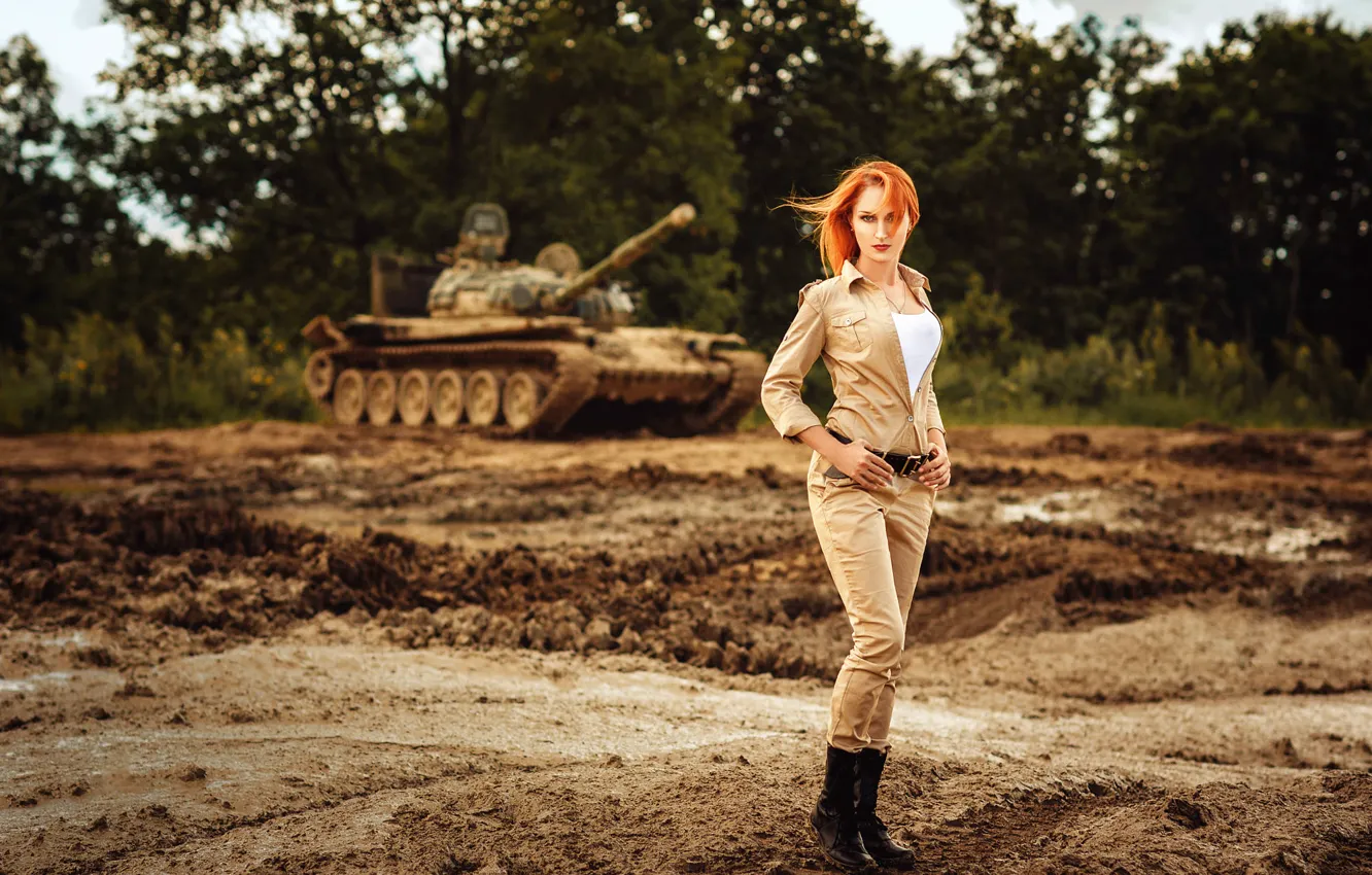 Фото обои девушка, танк, полевые учения