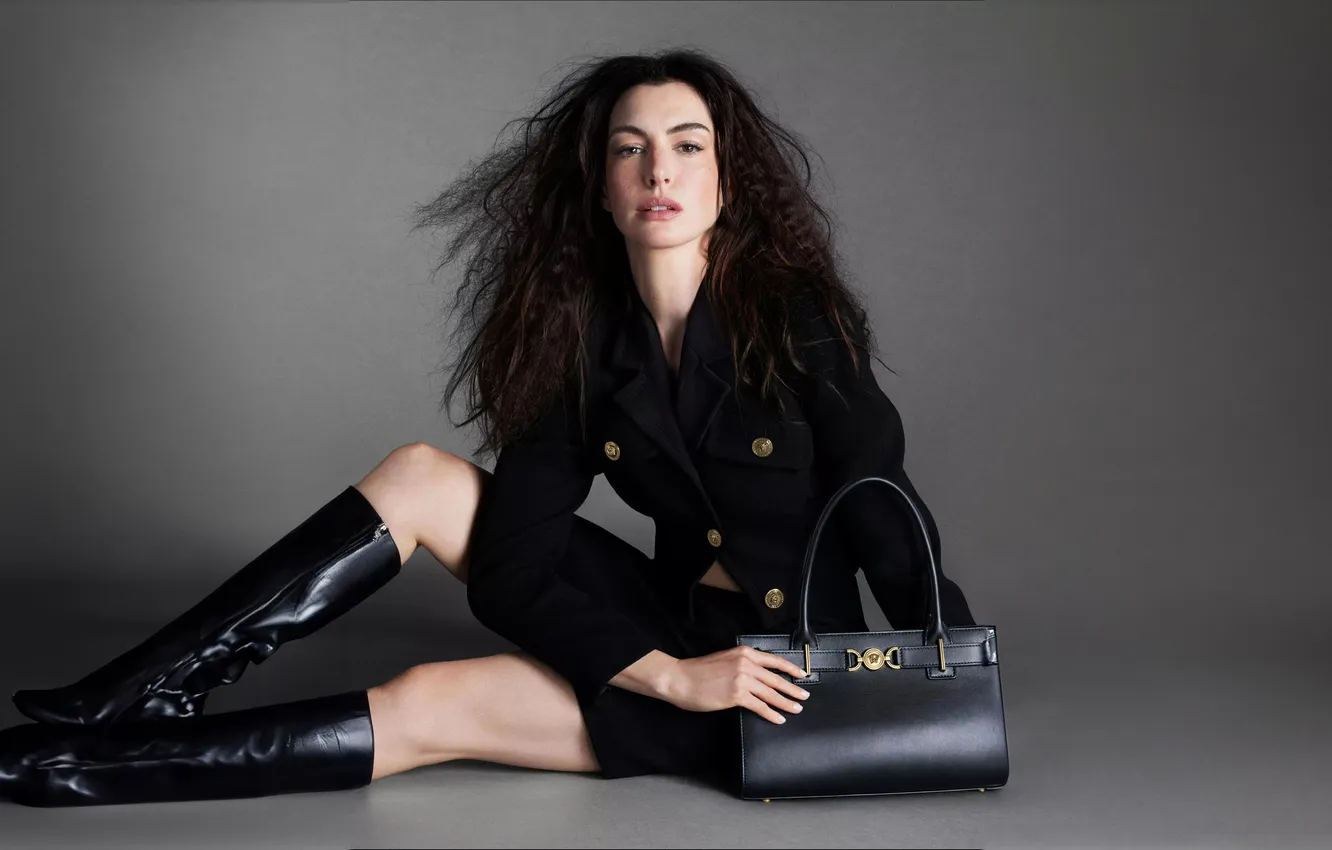 Фото обои icons, anne hathaway, versace