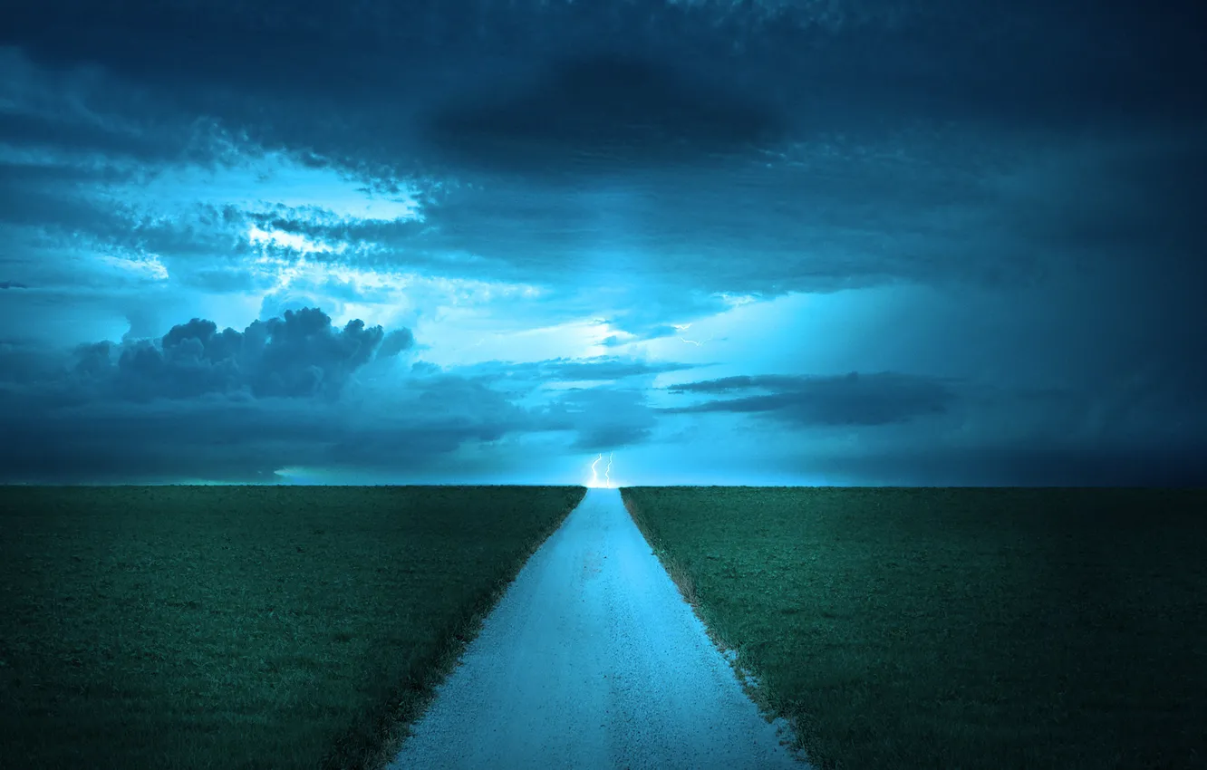 Фото обои дорога, небо, трава, облака, молния