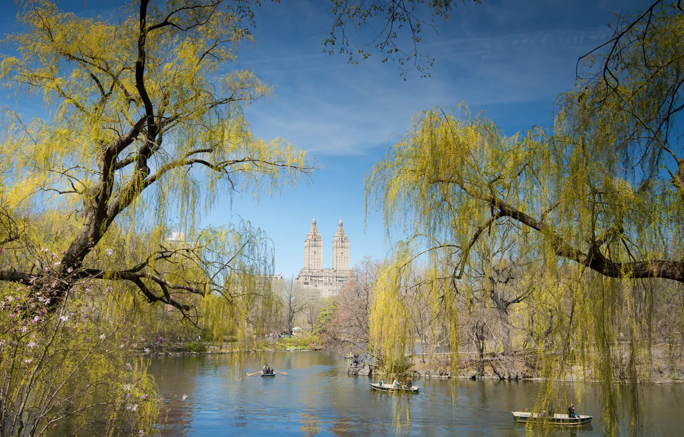 Фото обои небо, деревья, пруд, люди, лодка, дома, весна, Нью-Йорк