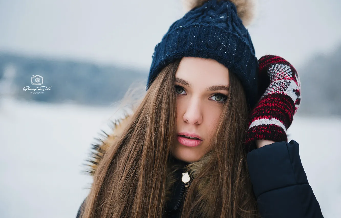 Фото обои girl, green eyes, photo, photographer, winter, model, bokeh, brunette