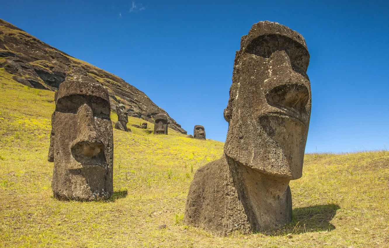 Фото обои небо, склон, остров Пасхи, статуя, Чили, Рапа-Нуи, моаи