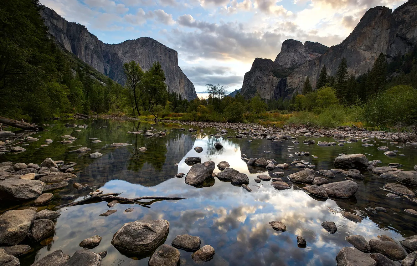 Фото обои небо, вода, облака, деревья, горы, камни, скалы, Yosemite