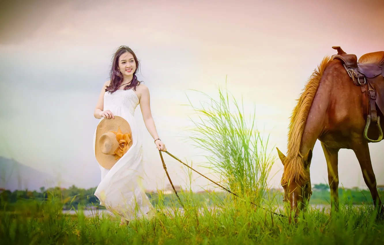 Фото обои лицо, улыбка, конь, лошадь, платье, прогулка, азиатка