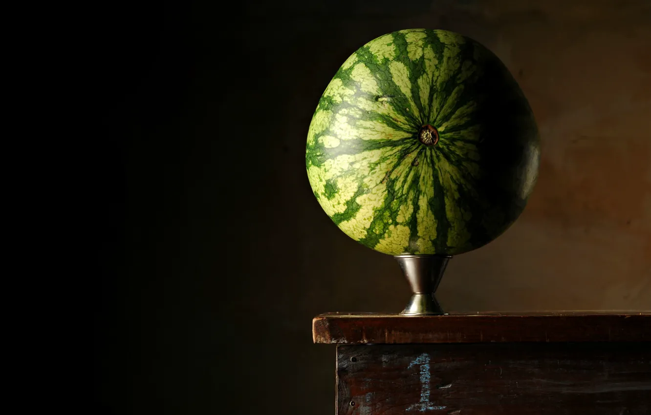 Фото обои фон, арбуз, Balancing Melon