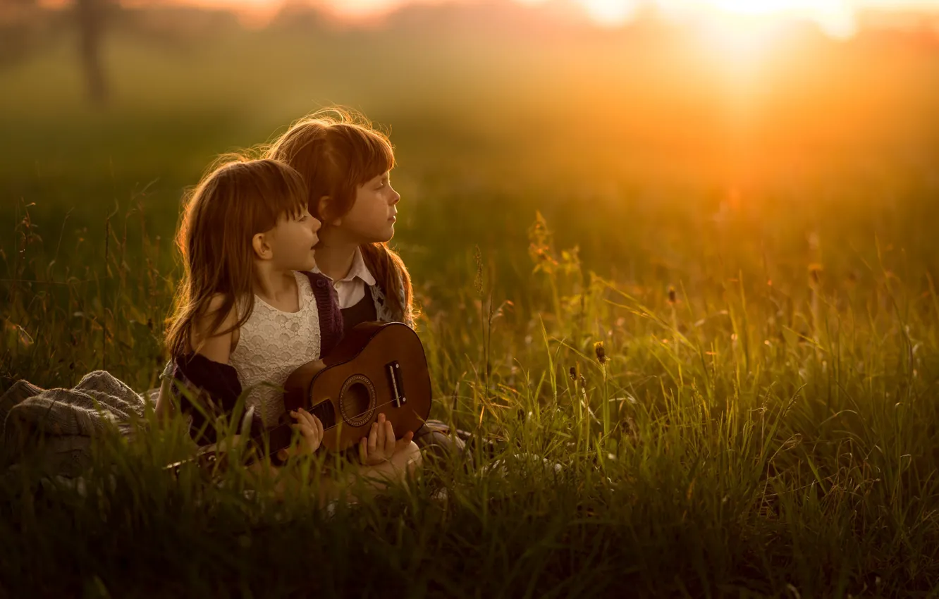 Фото обои поле, дети, девочки, гитара, summer songs
