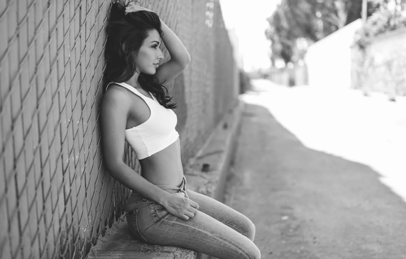 Фото обои дорога, поза, улица, модель, джинсы, фигура, Girl, профиль