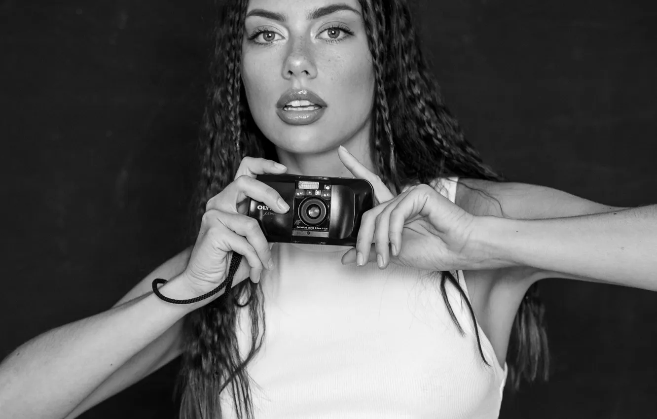 Фото обои чёрно-белое, фотоаппарат, Alexandra, Mh Shabani
