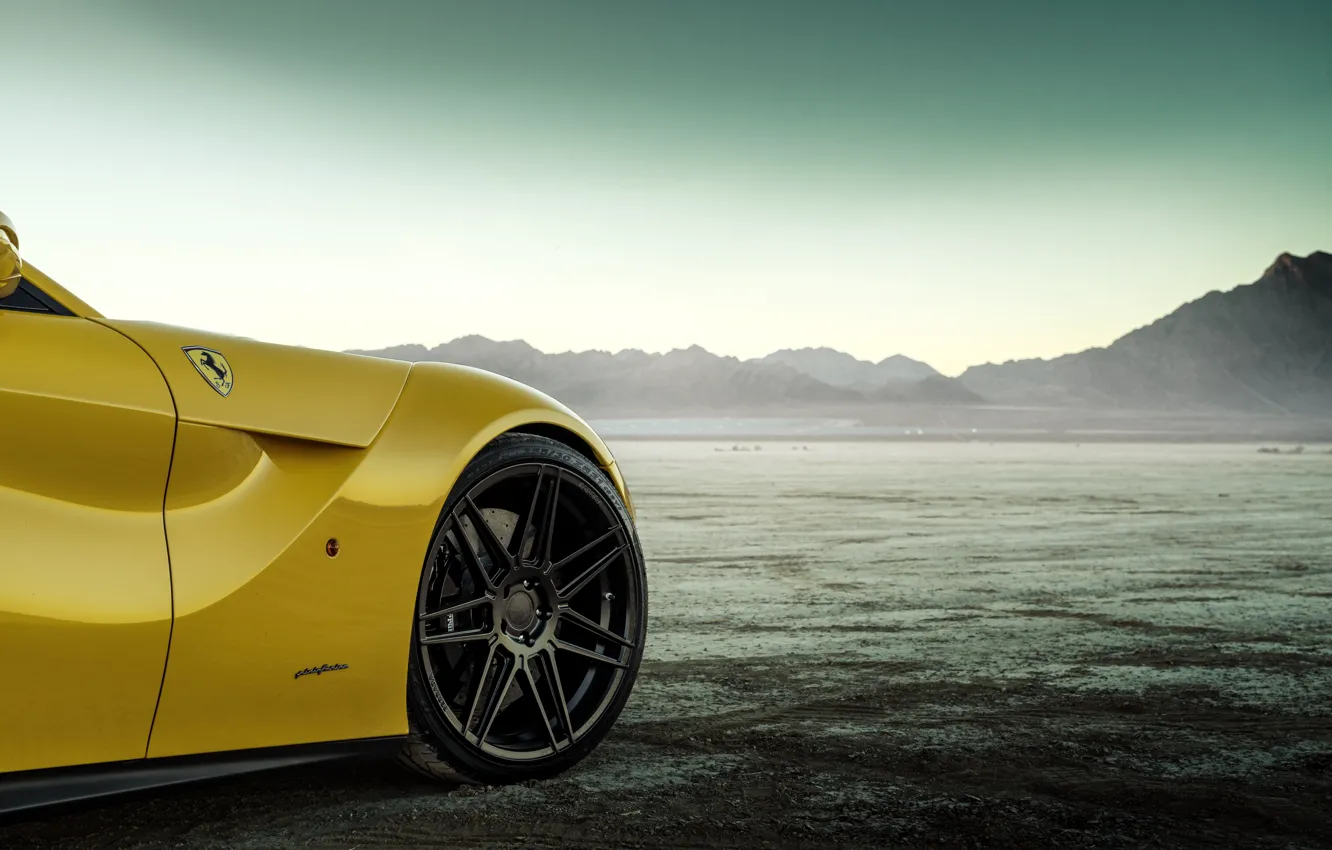 Фото обои дизайн, пустыня, колесо, диск, желтая, Ferrari F12