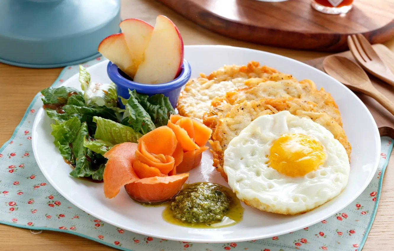 Фото обои яйцо, яблоко, завтрак, соус, салат, лосось