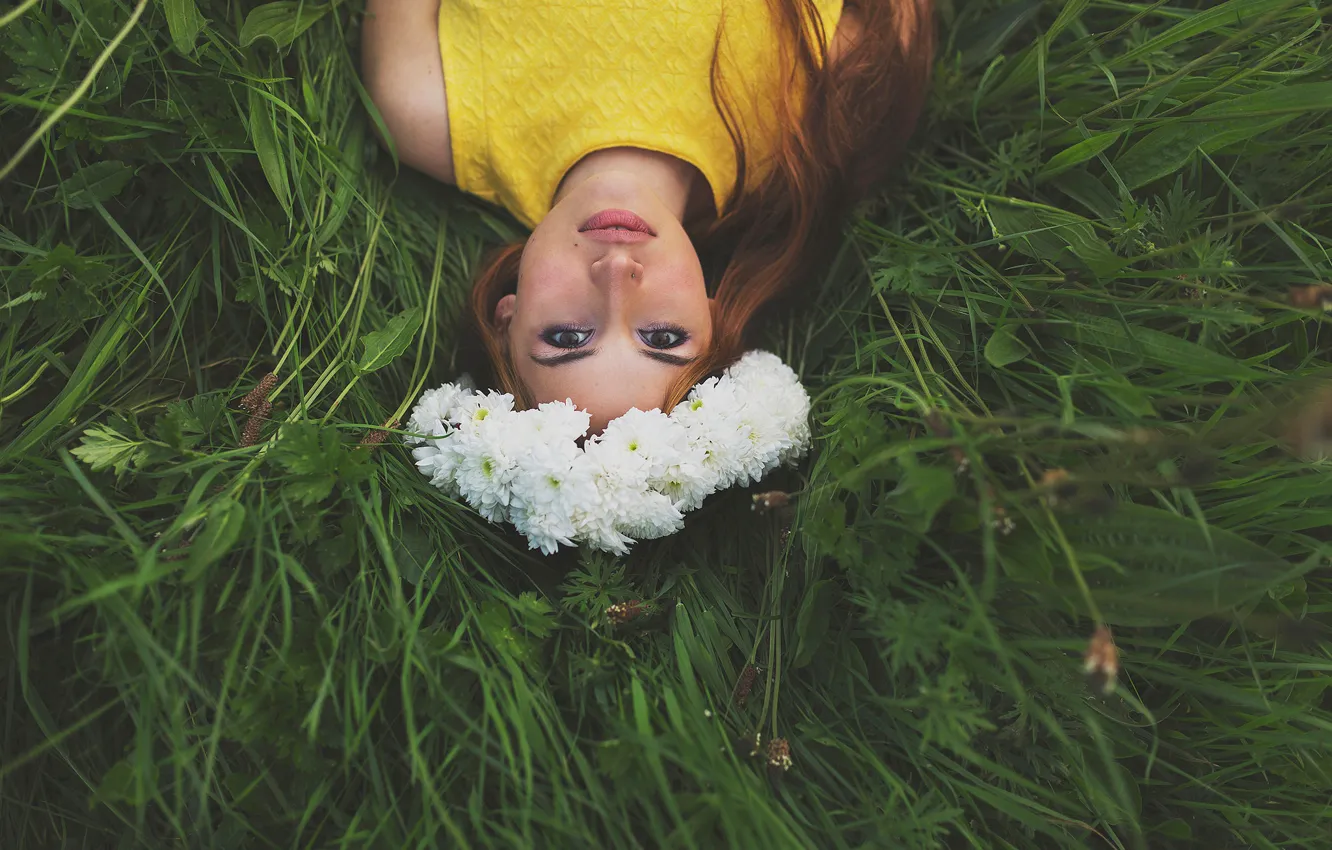 Фото обои трава, взгляд, девушка, венок, рыжеволосая, Wonderful picture