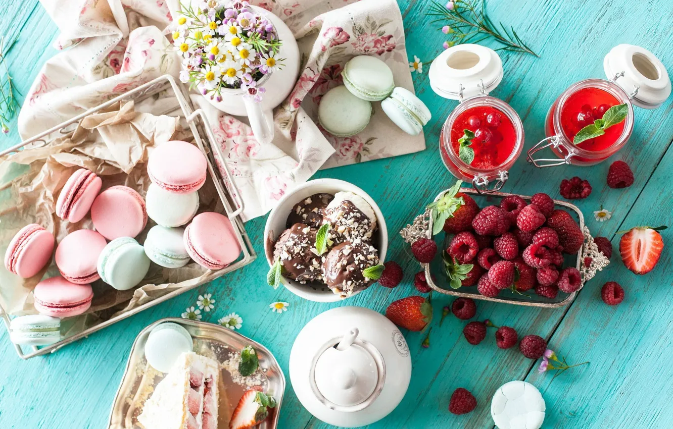 Фото обои ягоды, малина, шоколад, ромашки, печенье, мороженое, пирожное, десерт