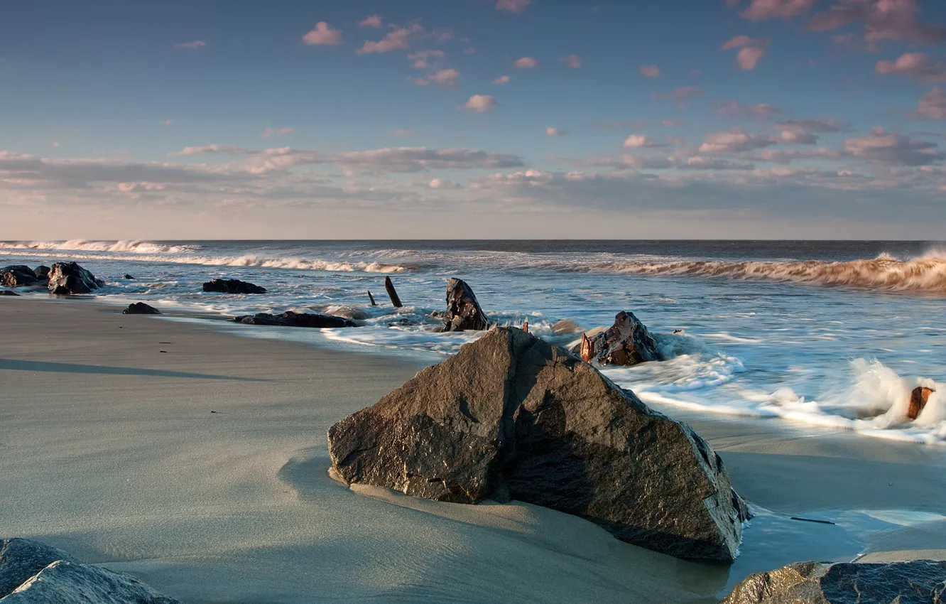 Фото обои песок, море, волны, вода, камни, океан, ветер, берег