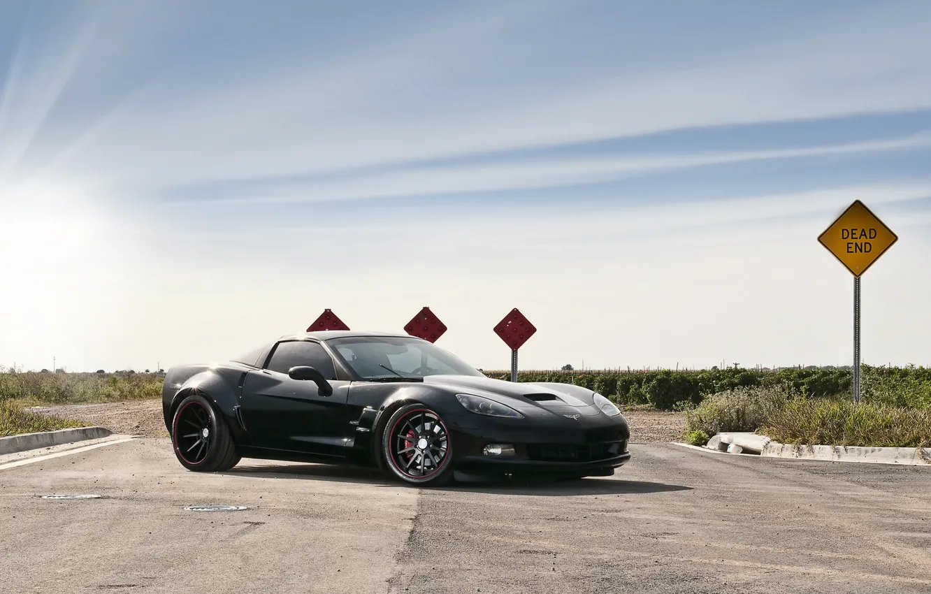 Фото обои чёрный, Z06, Corvette, Chevrolet, шевроле, black, дорожный знак, корвет