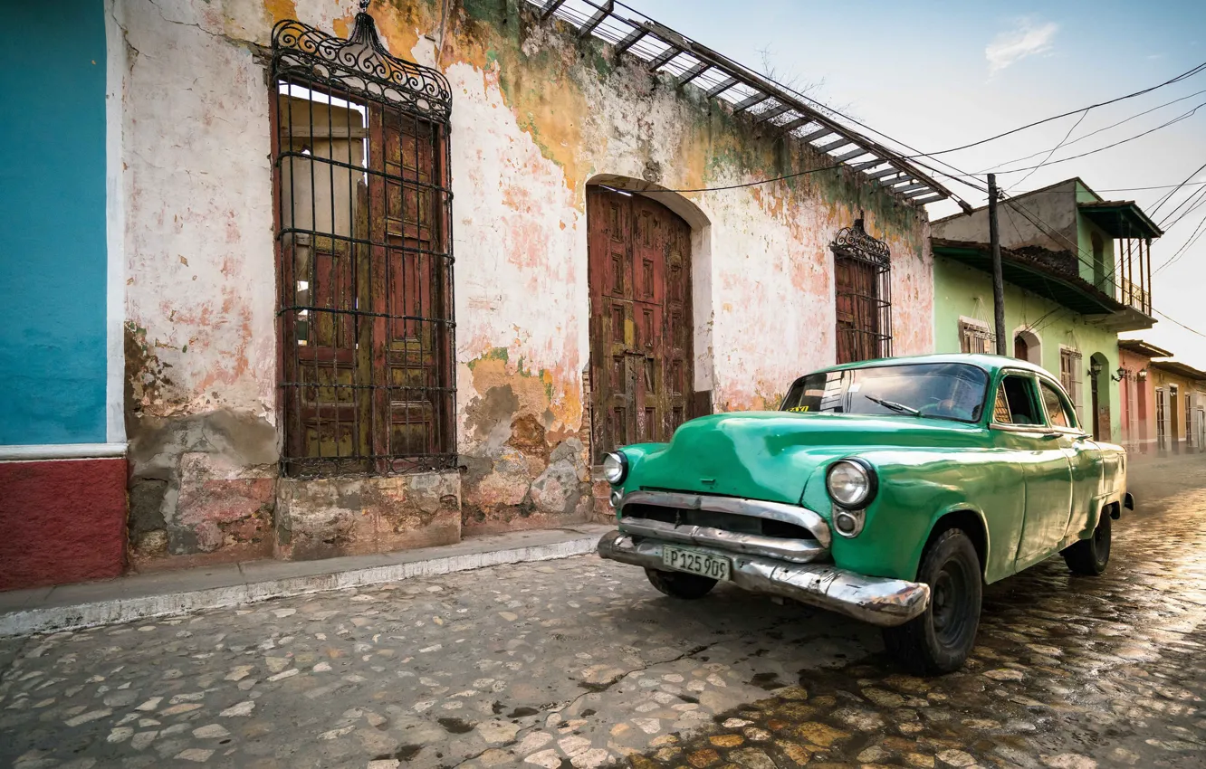 Фото обои Cuba, Decay, Green classic car
