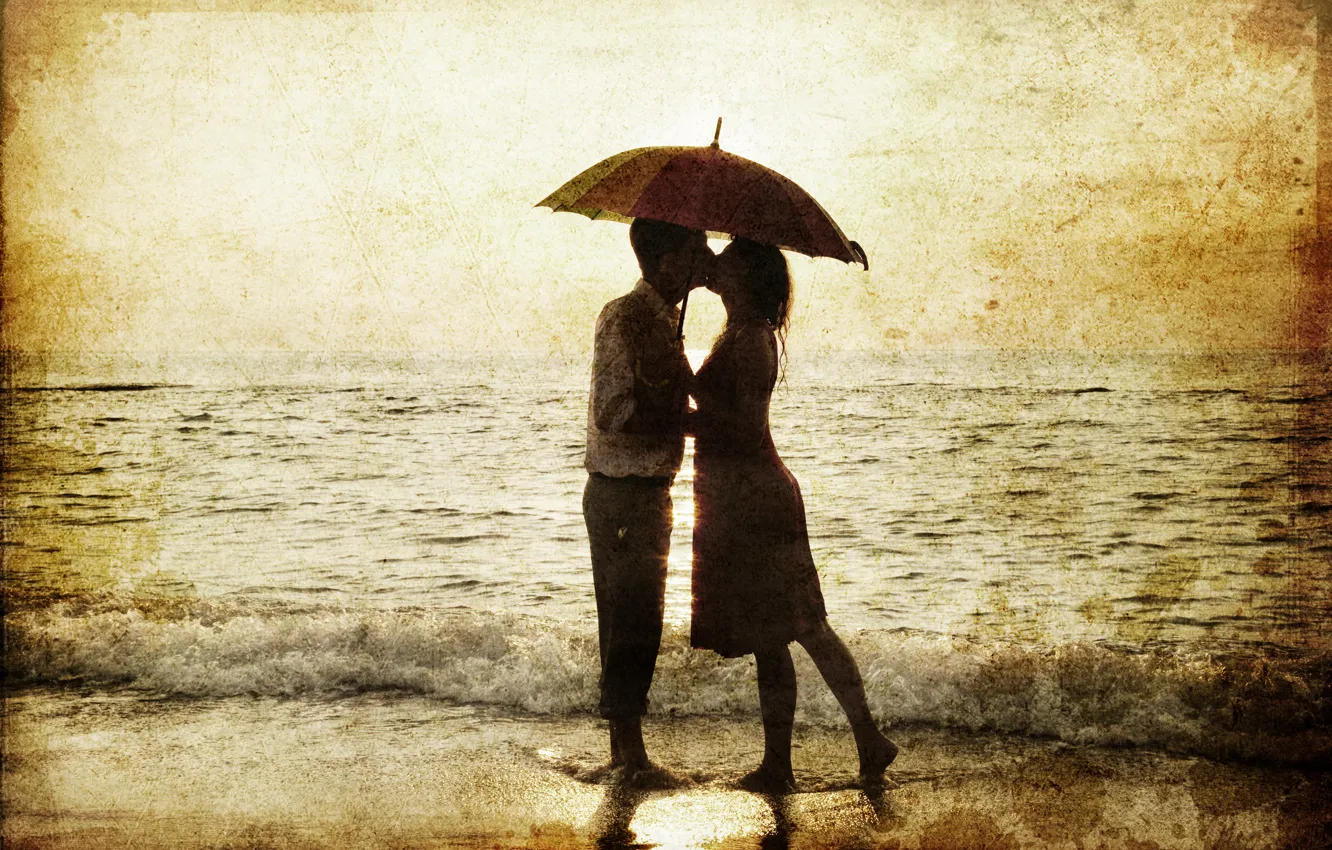 Фото обои море, девушка, ретро, босиком, зонт, сепия, пара, прибой