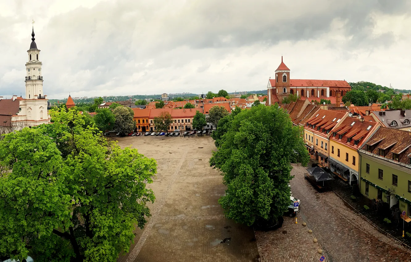 Фото обои деревья, улица, площадь, церковь, храм, Литва, Lithuania, Kaunas old town