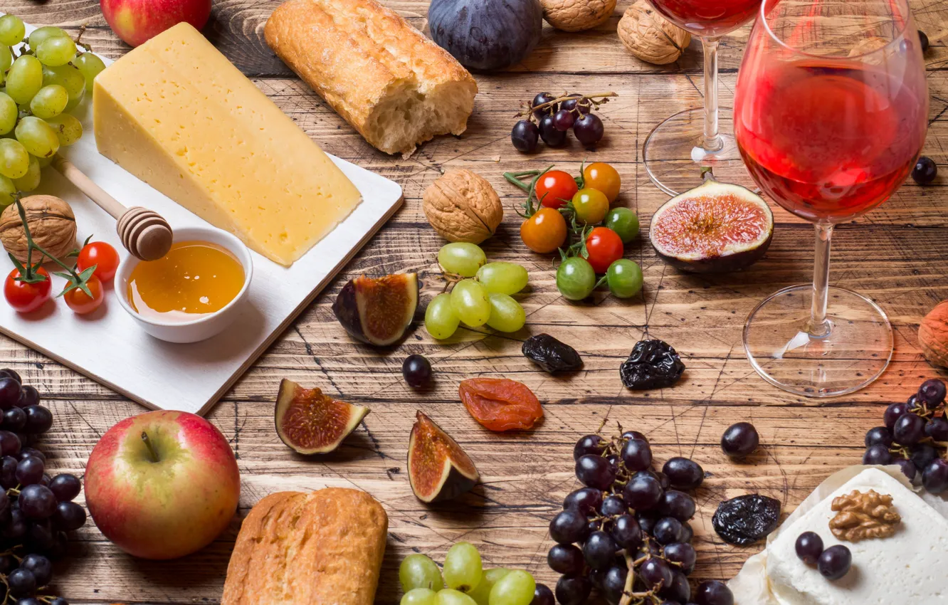 Фото обои вино, бокал, сыр, мед, виноград, багет, инжир