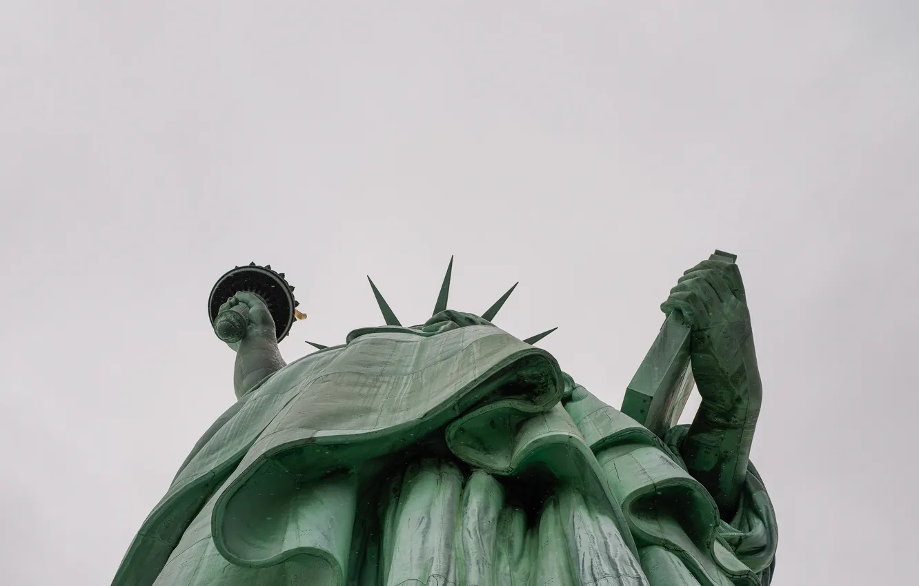 Фото обои Нью-Йорк, США, Статуя Свободы, вид с низу