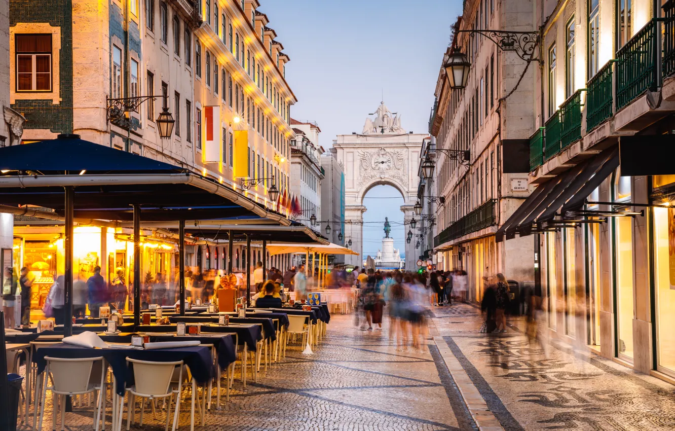 Фото обои Дома, Улица, Люди, Португалия, Лиссабон, Portugal, Lisbon, Триумфальная арка