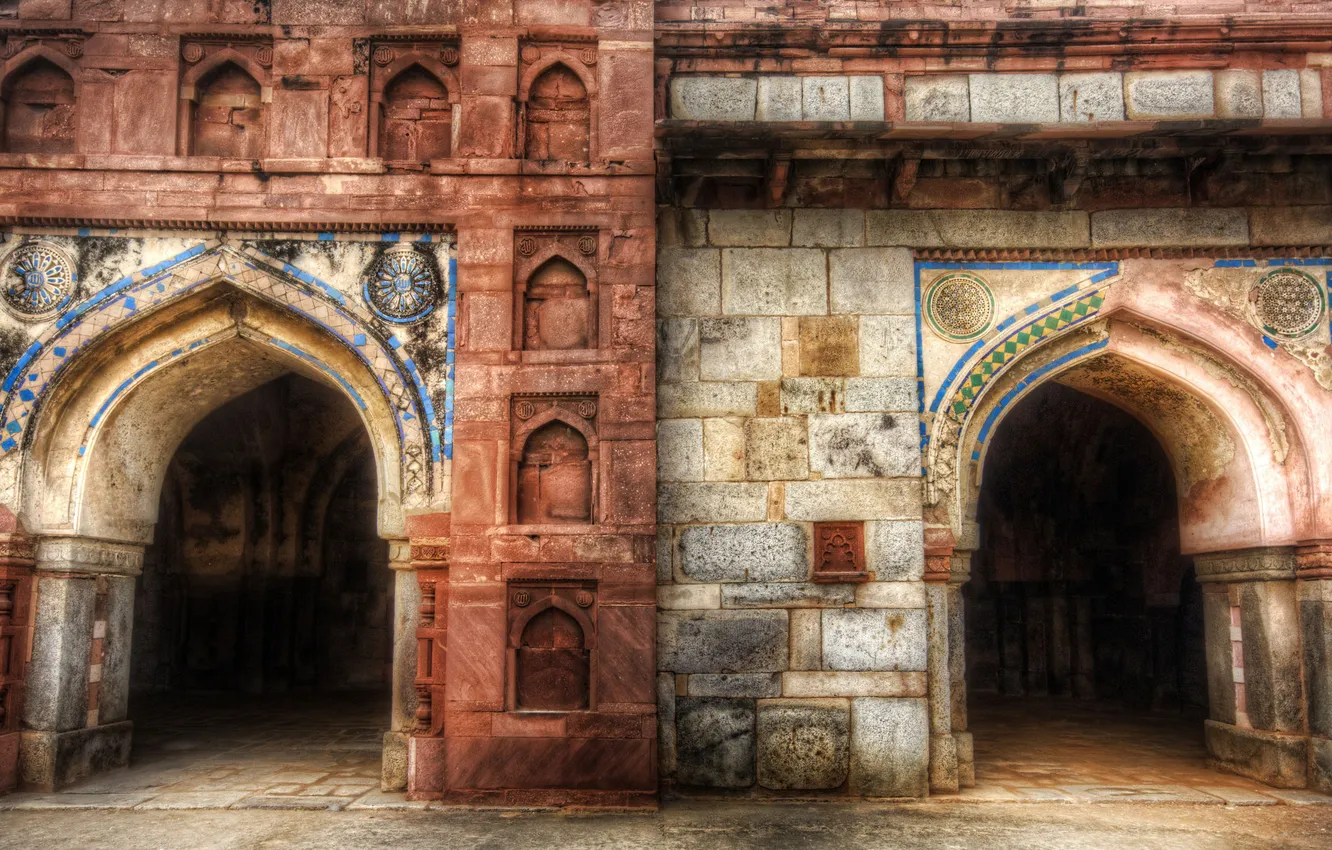 Фото обои город, стена, дверь, арка, древность