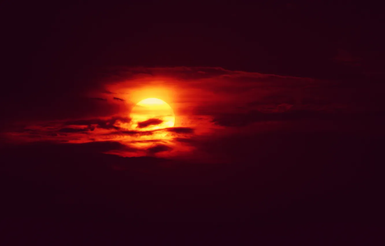 Фото обои облака, темнота, восход, оранжевое небо