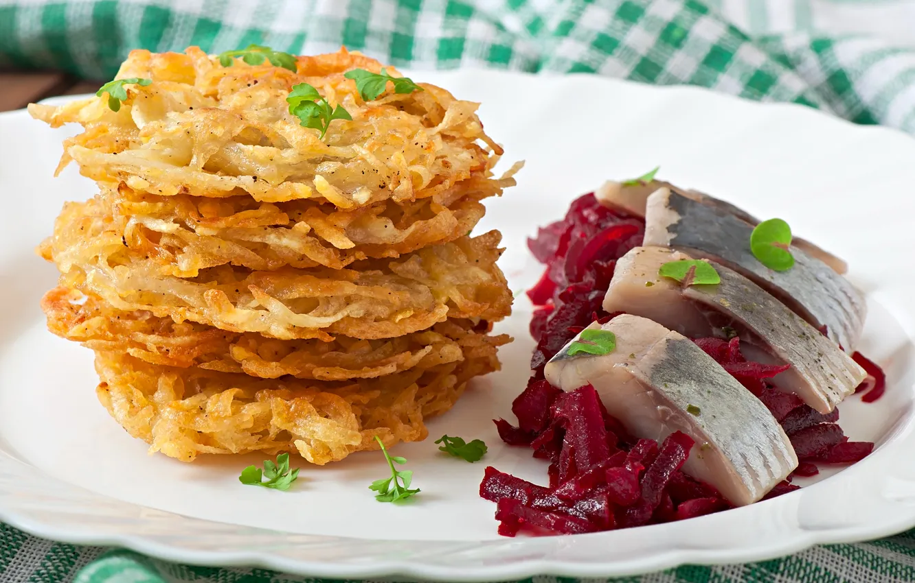 Фото обои pancakes, potato, fragrant, herring, beetroot