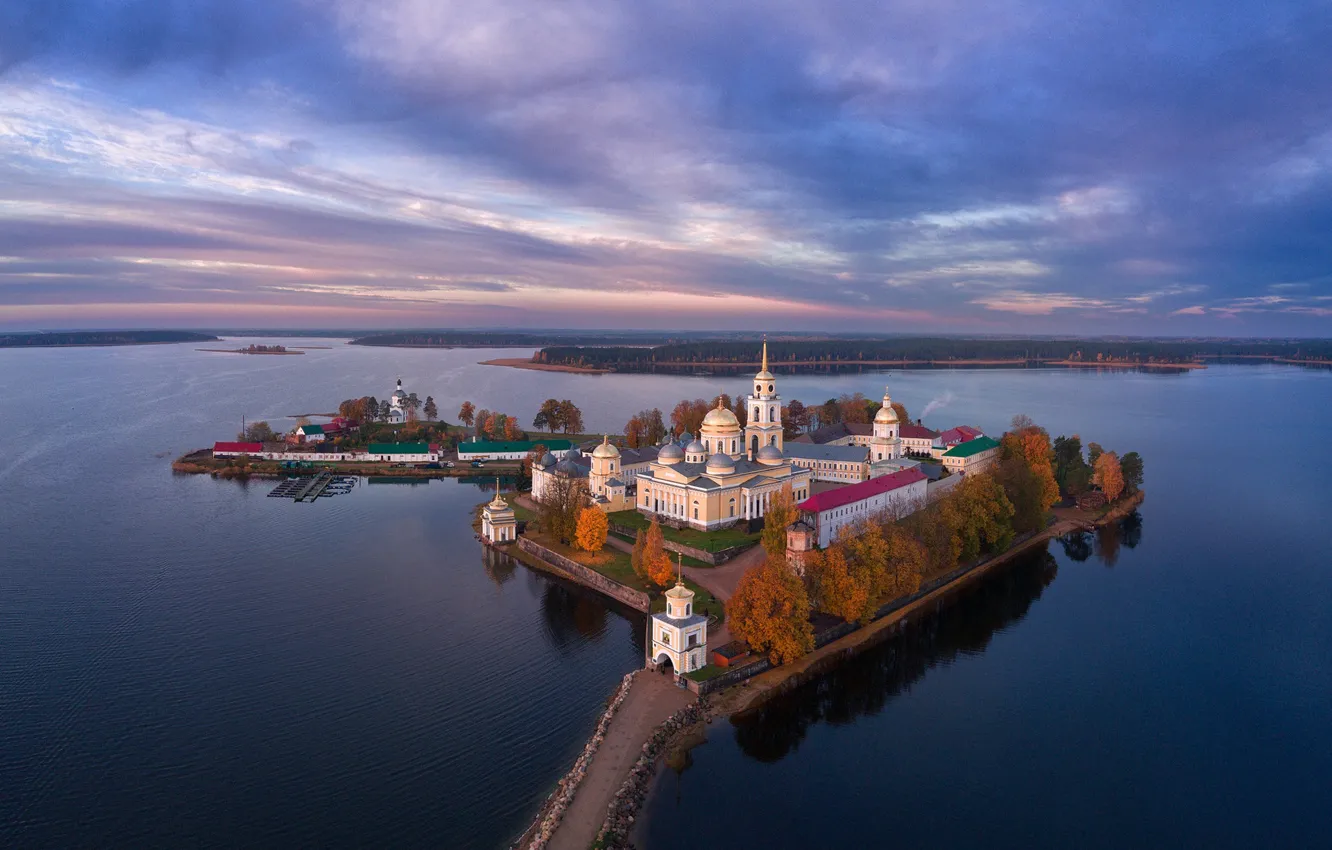 монастырь на острове