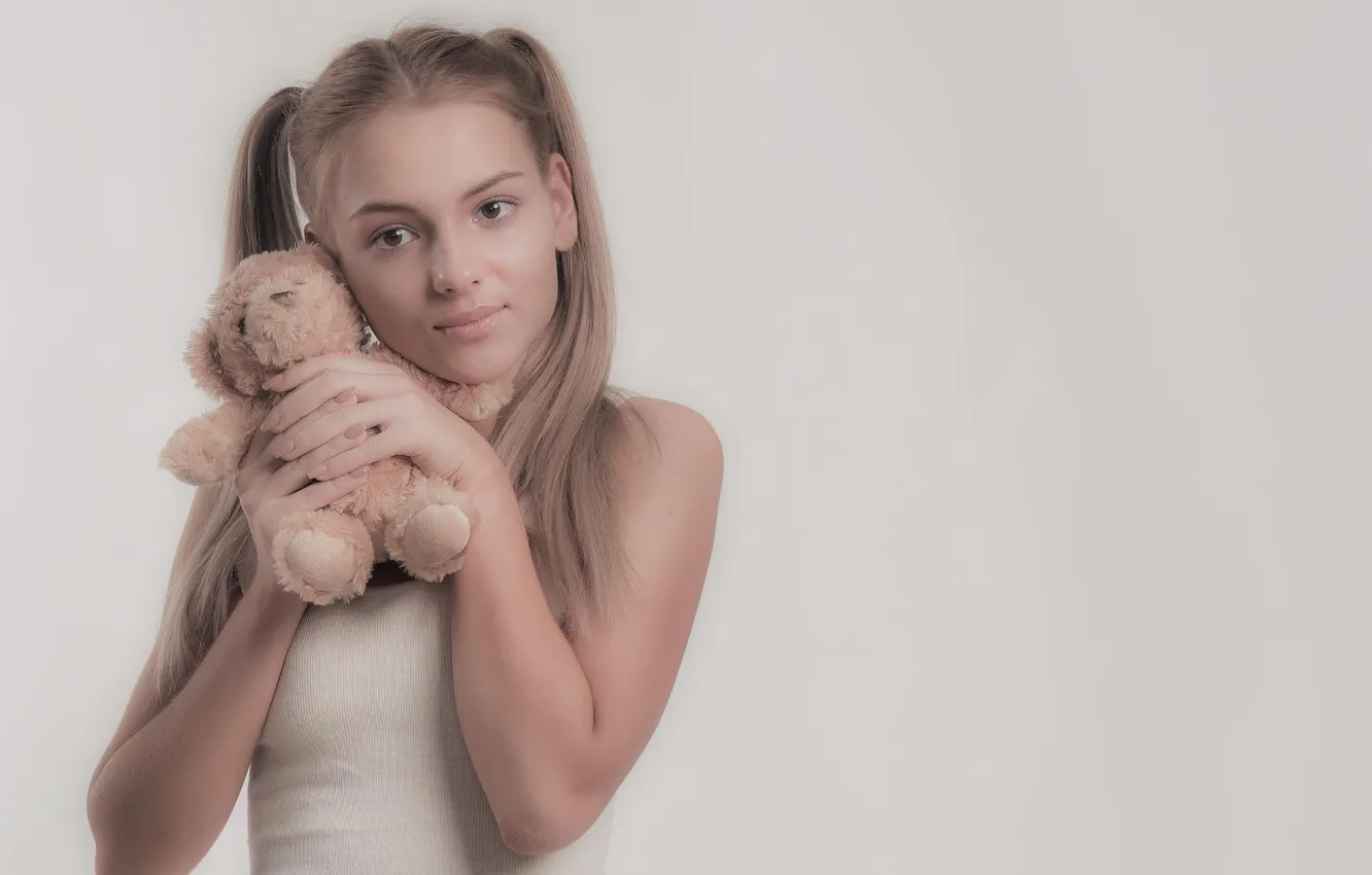 Фото обои girl, toy, pretty, blonde, charming, ponytails