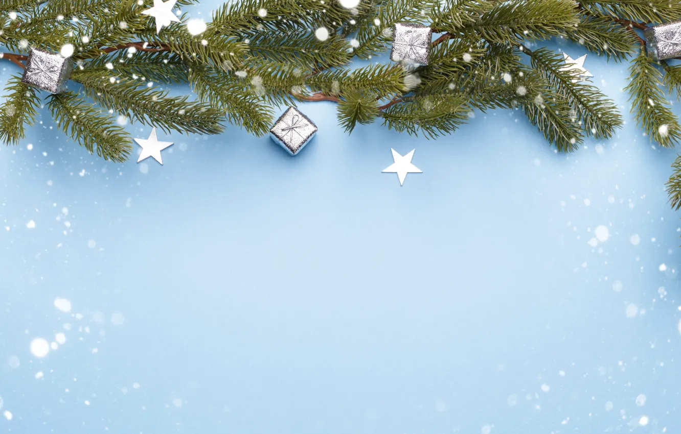 Фото обои звезды, снег, ветки, Рождество, Новый год, хвоя, голубой фон, ёлочные игрушки