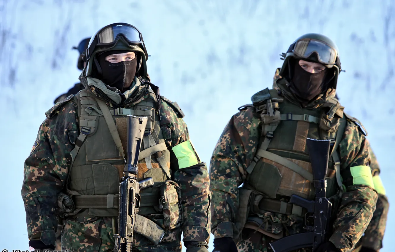Фото обои зима, снег, оружие, маска, солдаты, Россия, бойцы, МВД