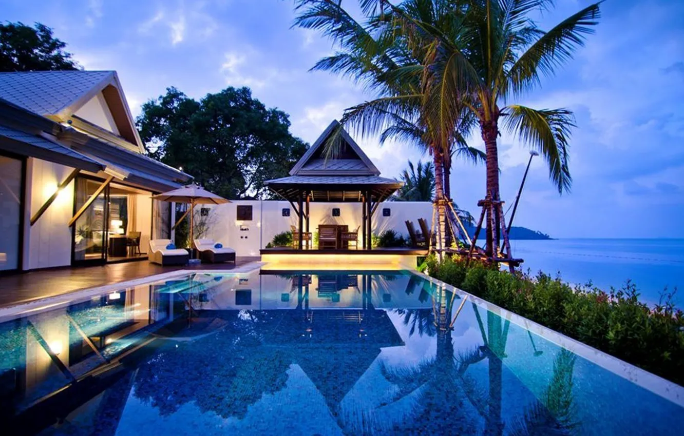 Фото обои пальмы, океан, вилла, вечер, бассейн, освещение, курорт