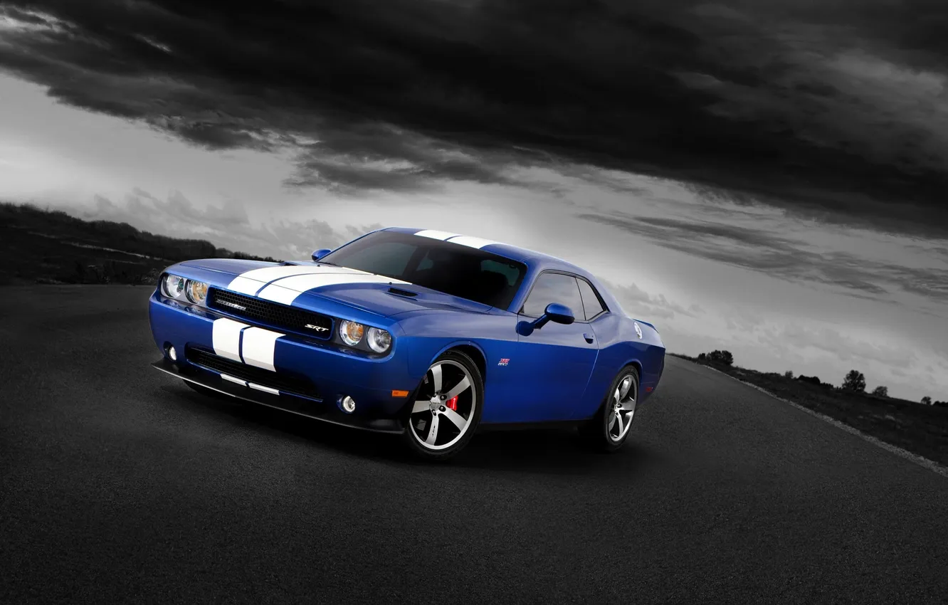 Фото обои машина, авто, синий, тучи, полосы, Dodge, Challenger, додж