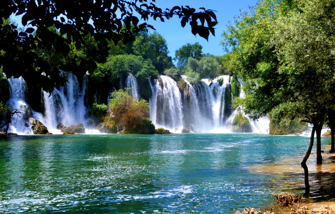 Фото обои деревья, река, камни, водопады, солнечно, Босния и Герцеговина, Kravice