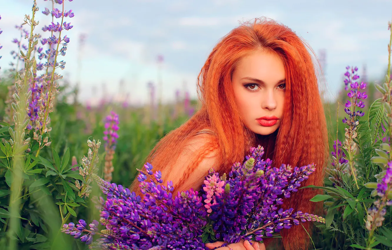 Фото обои взгляд, цветы, Мария, рыжеволосая