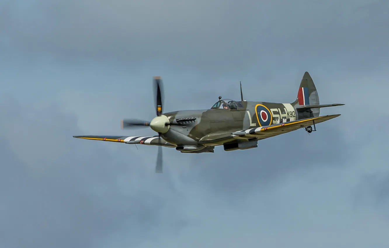 Фото обои небо, полет, самолет, истребитель, пропеллер, Spitfire, разведчик, перехватчик
