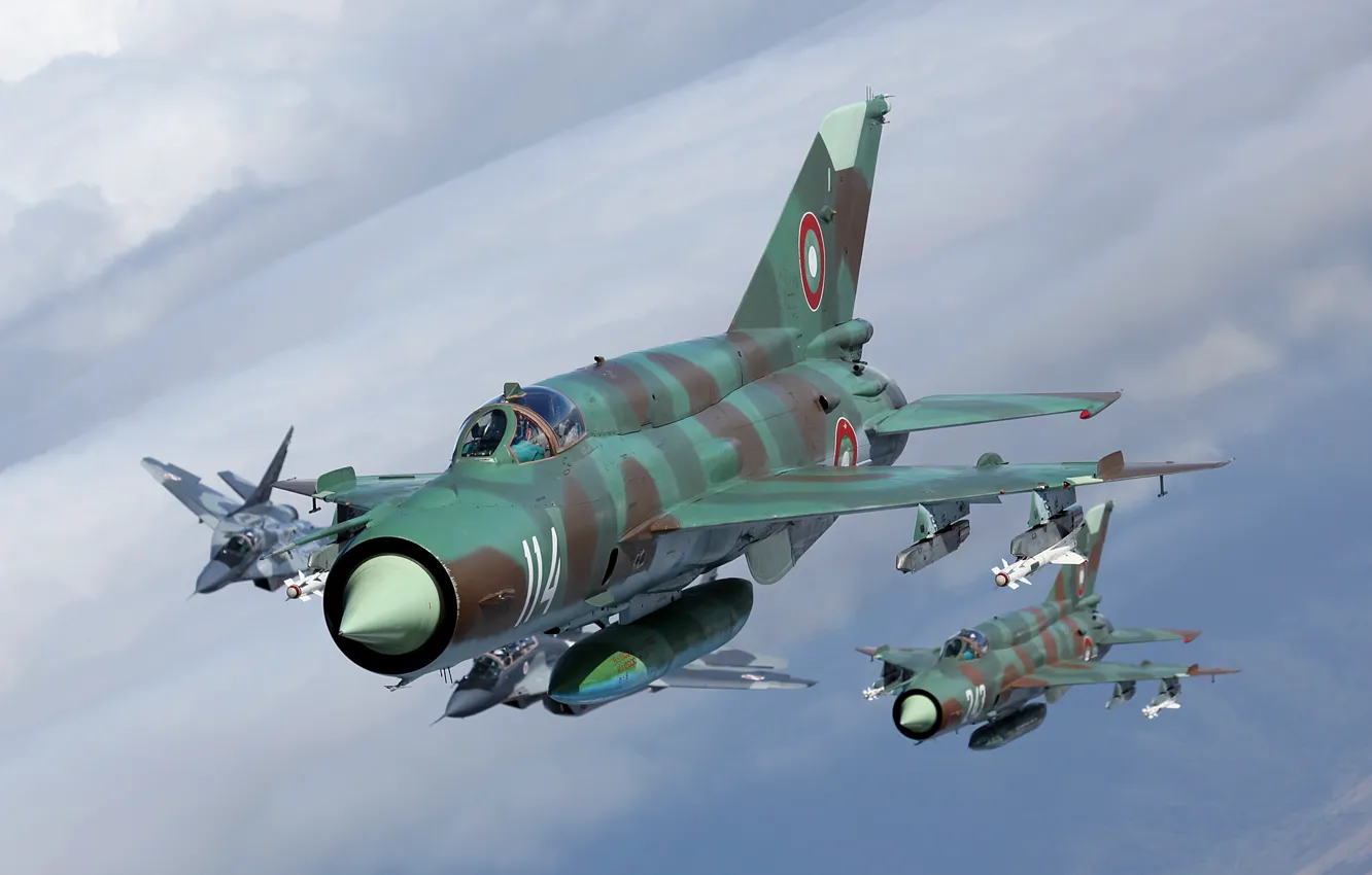 Фото обои полет, истребители, МиГ-29, МиГ-21