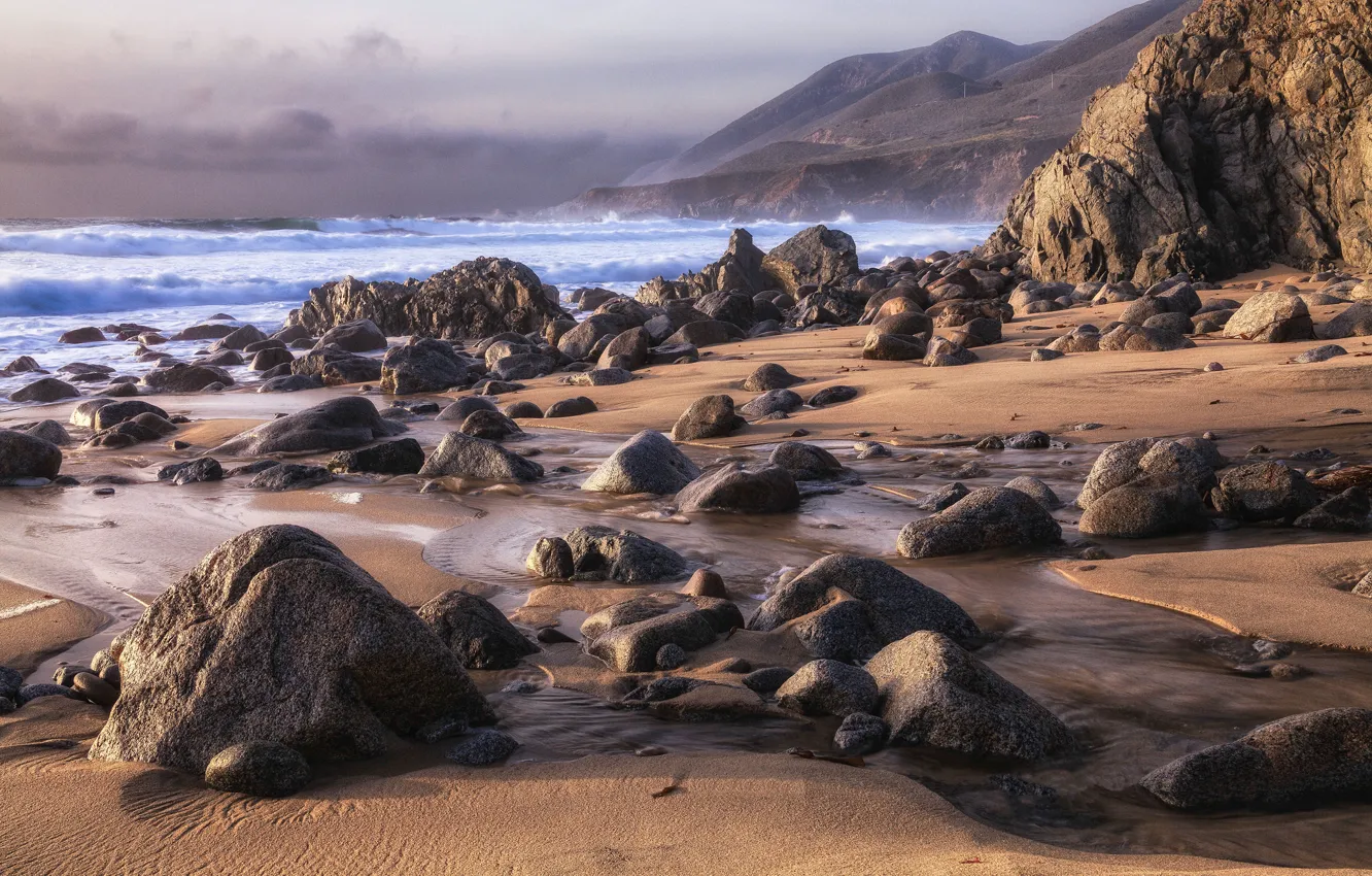Фото обои песок, море, волны, пляж, небо, камни, скалы, берег