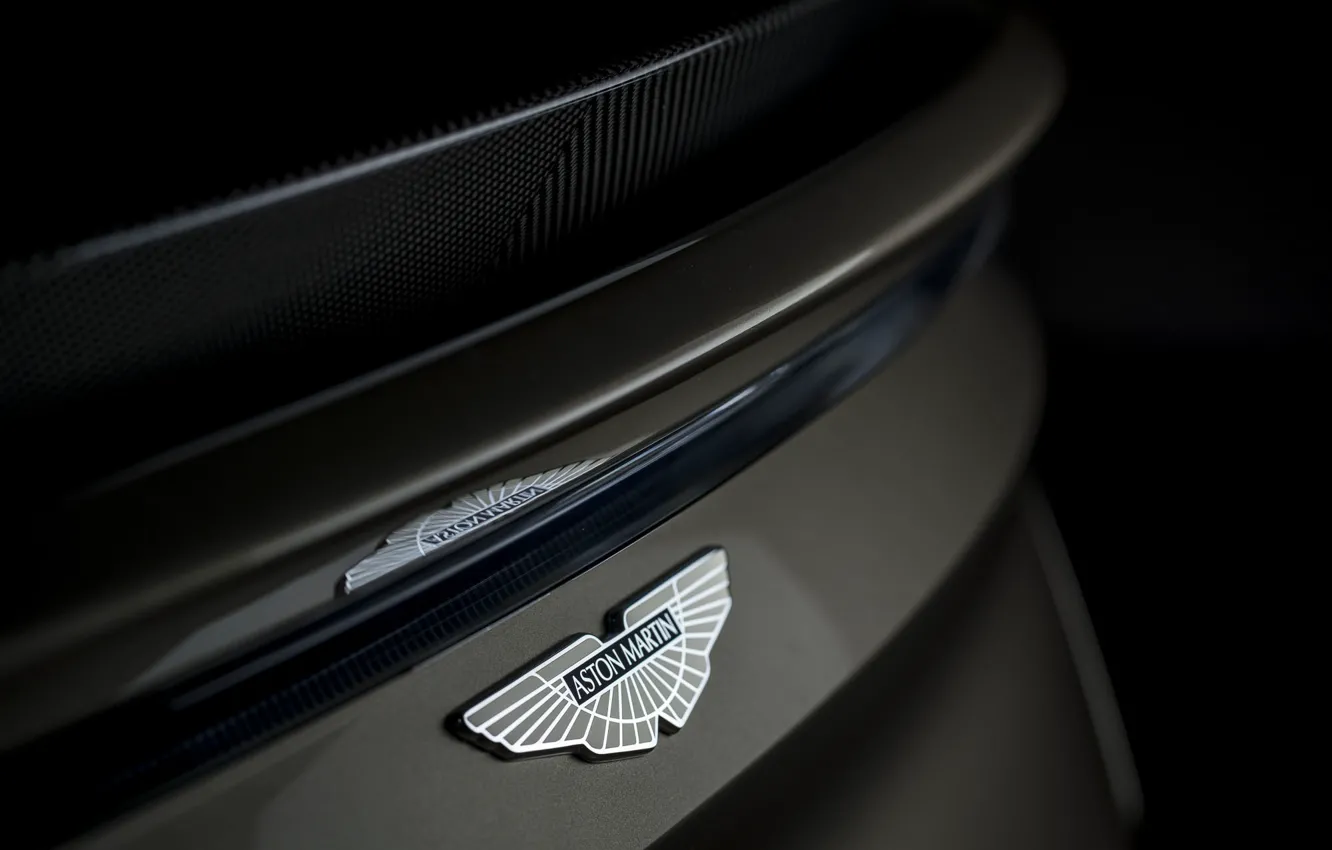 Фото обои Aston Martin, DBS, эмблема, Superleggera, 2019, OHMSS, OHMSS Edition