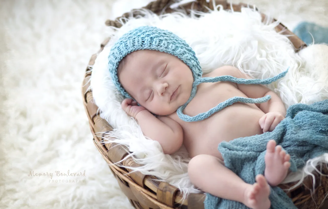 Фото обои корзина, сон, мальчик, малыш, мех, шапочка, младенец