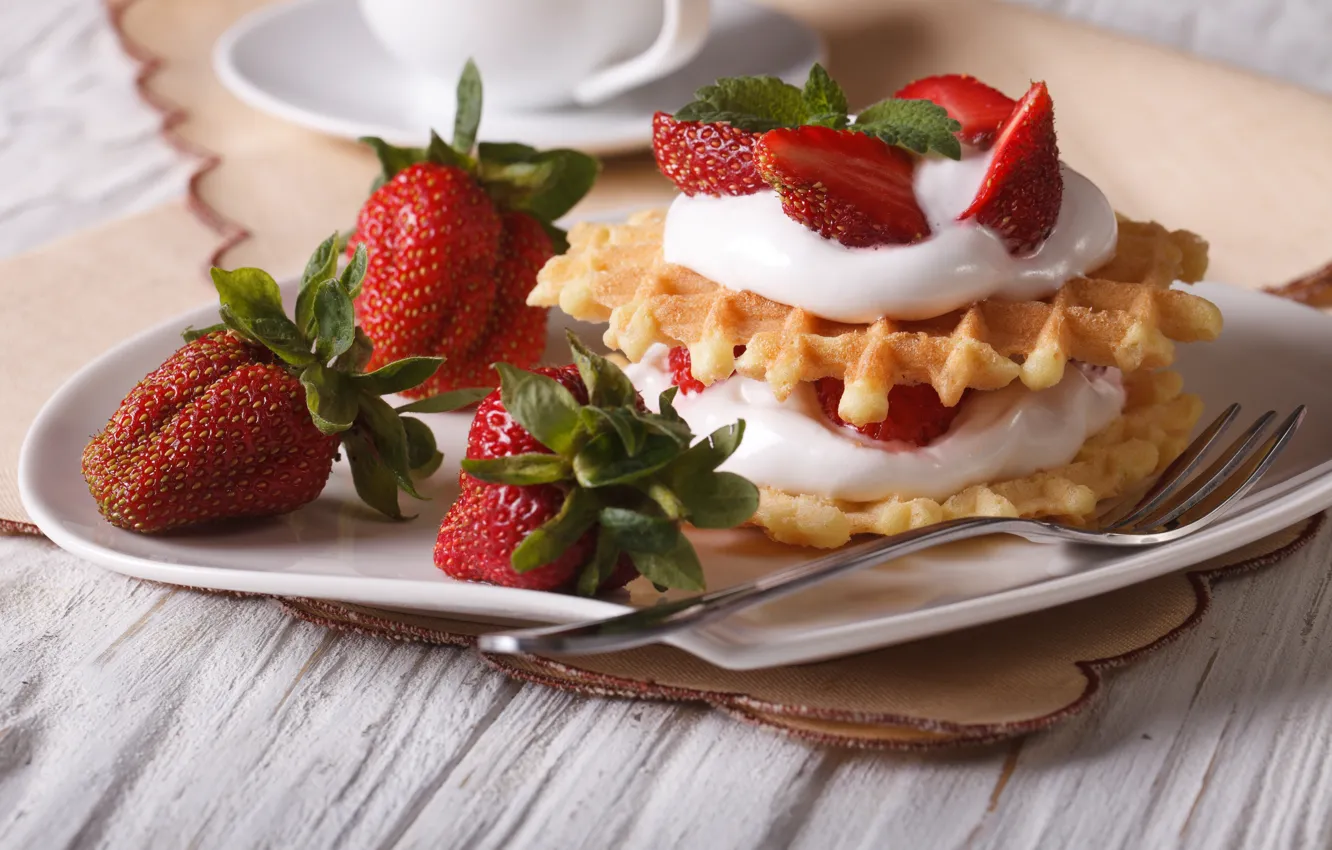 Фото обои ягоды, клубника, пирожное, крем, десерт, вафли, sweet, strawberry