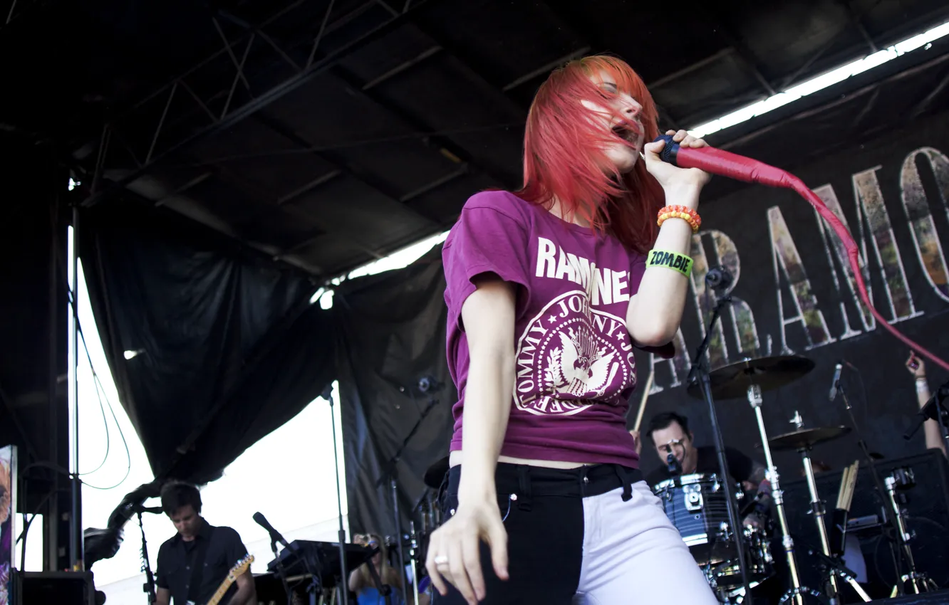 Фото обои girl, woman, Williams, microphone, redhead, drums, Hayley Williams, Paramore