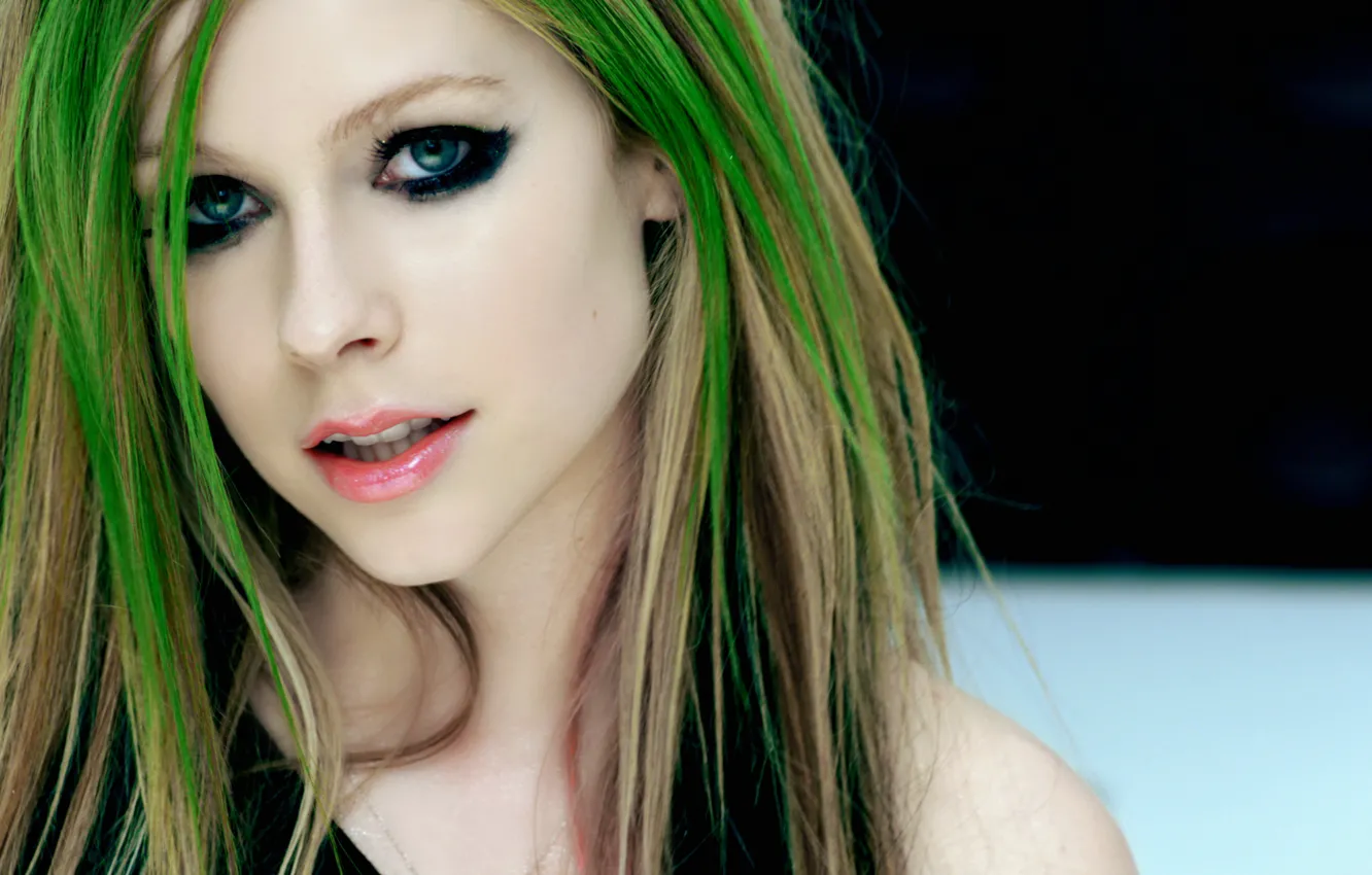 Фото обои девушка, лицо, волосы, певица, avril lavigne, singer