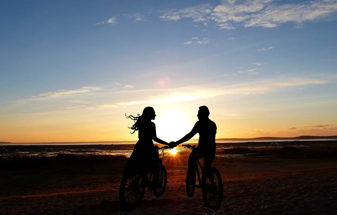 Фото обои девушка, солнце, велосипед, мужчина, влюбленные