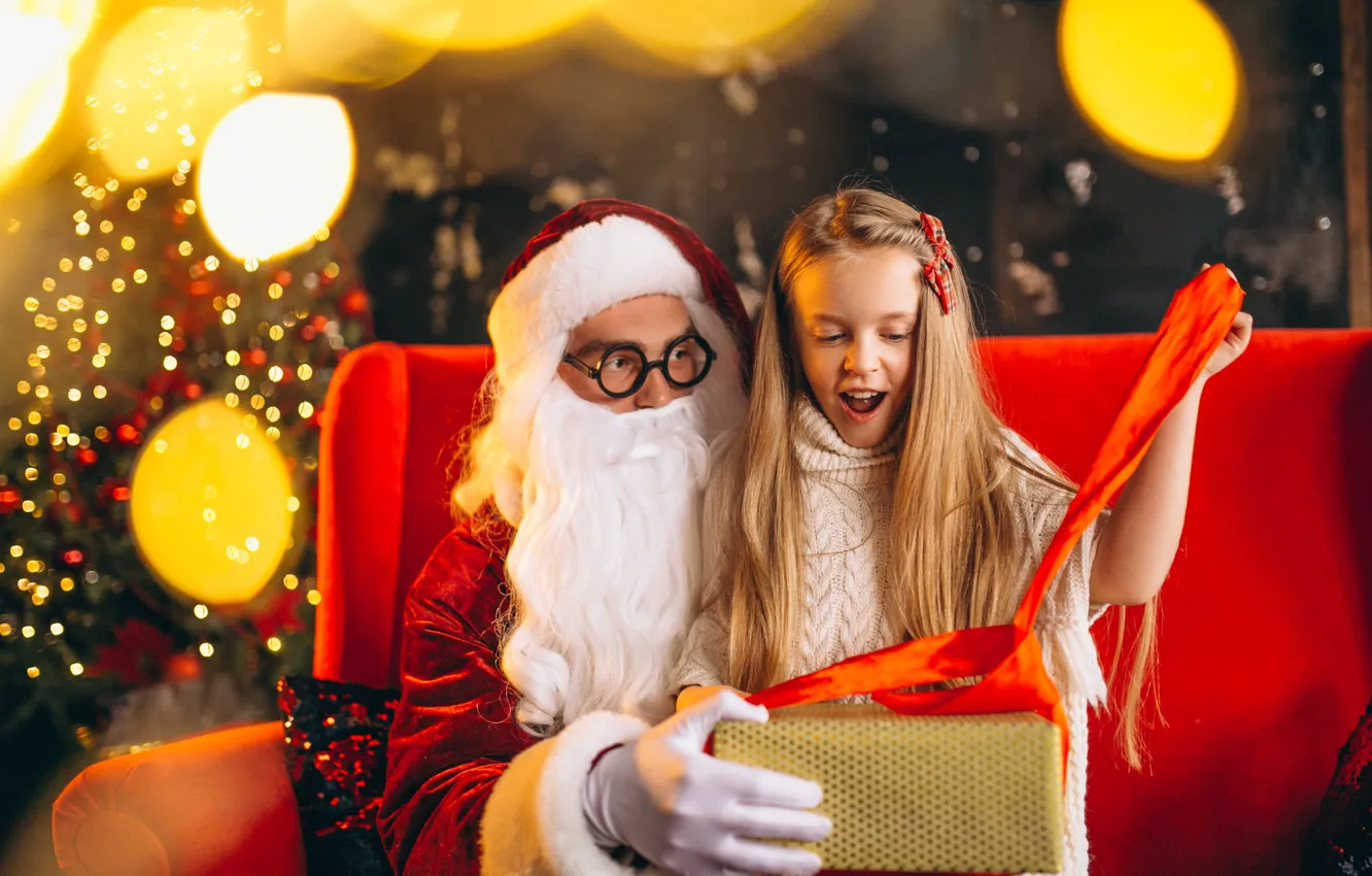 Фото обои радость, ребенок, Рождество, девочка, подарки, Новый год, Санта Клаус, Дед Мороз