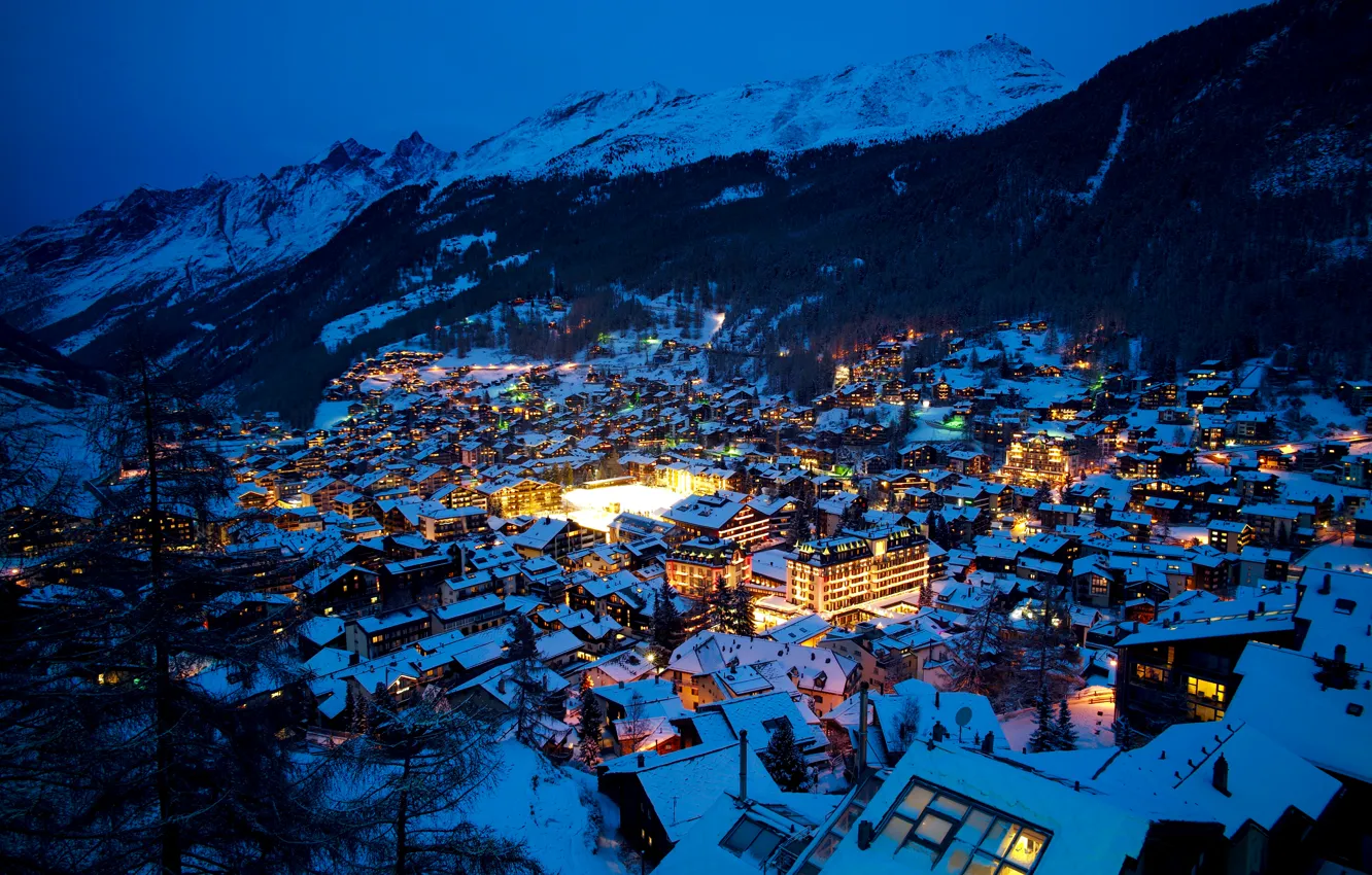 Фото обои зима, снег, деревья, горы, ночь, огни, дома, Швейцария